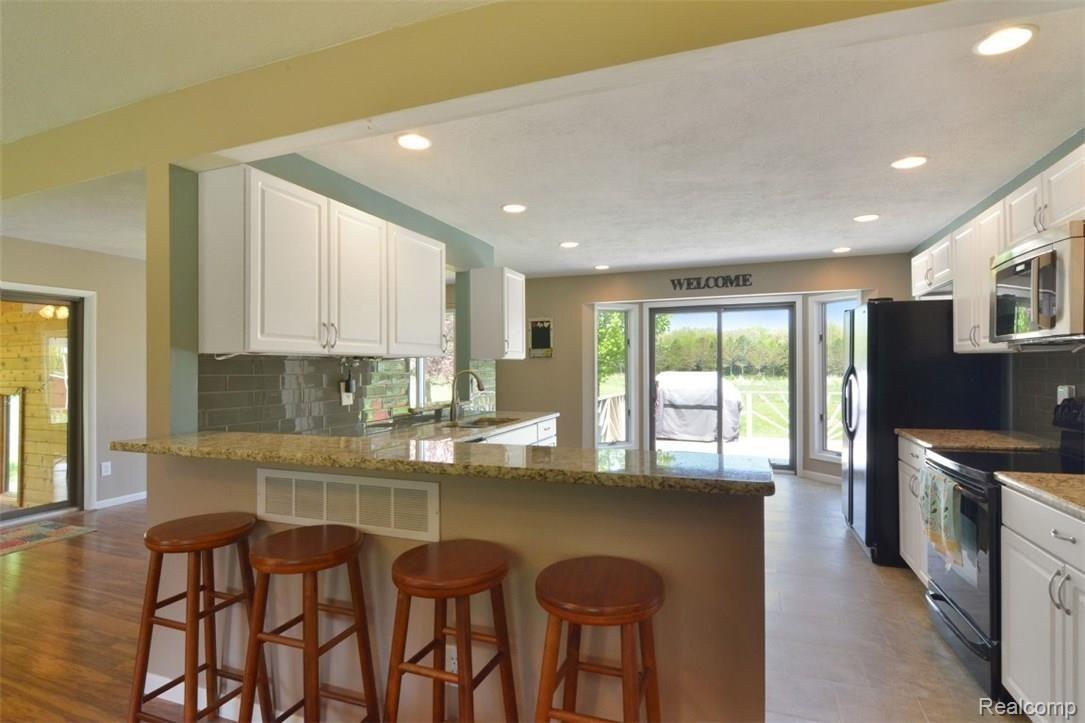 6415 Hogan Road Fenton, MI 48430 - Photo 14 of 72 Beautiful updated kitchen is open to the great room and dining room