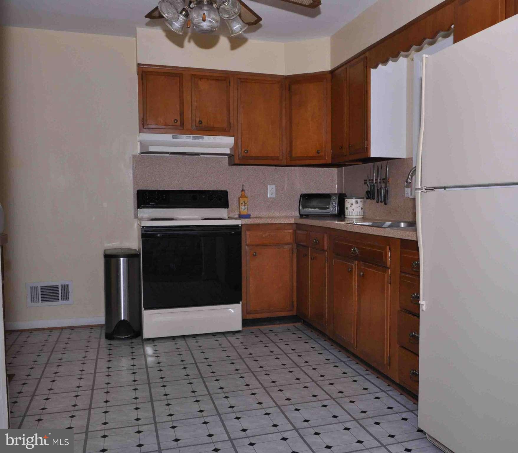 1539 Long Point Road Pasadena, MD 21122 - Photo 9 of 20 Kitchen