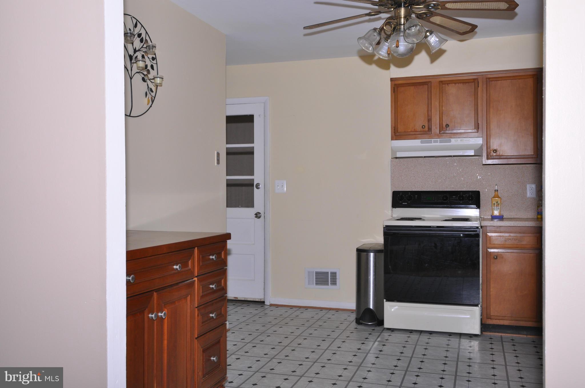 1539 Long Point Road Pasadena, MD 21122 - Photo 10 of 20 Kitchen