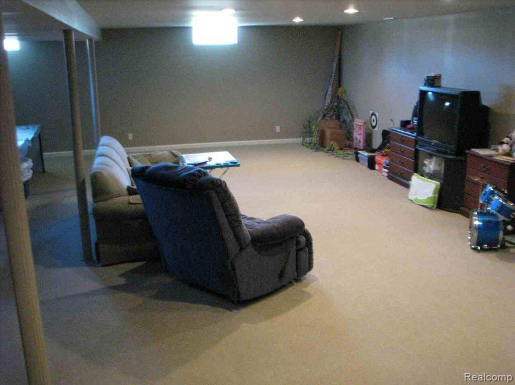 9043 Hogan Road Fenton, MI 48430 - Photo 7 of 12 Photo6