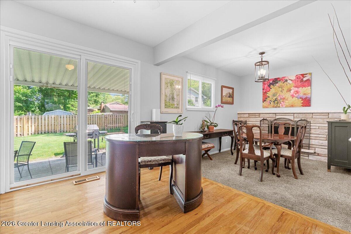 2913 Quincy Lane Lansing, MI 48910 - Photo 12 of 36 25-Media Jett - 25