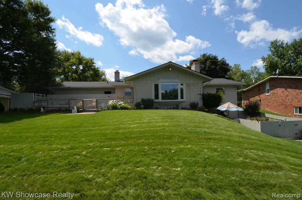 801 Bogie Lake Road White Lake, MI 48383 - Photo 9 of 51 801 Bogie Lake Rd00149.jpg