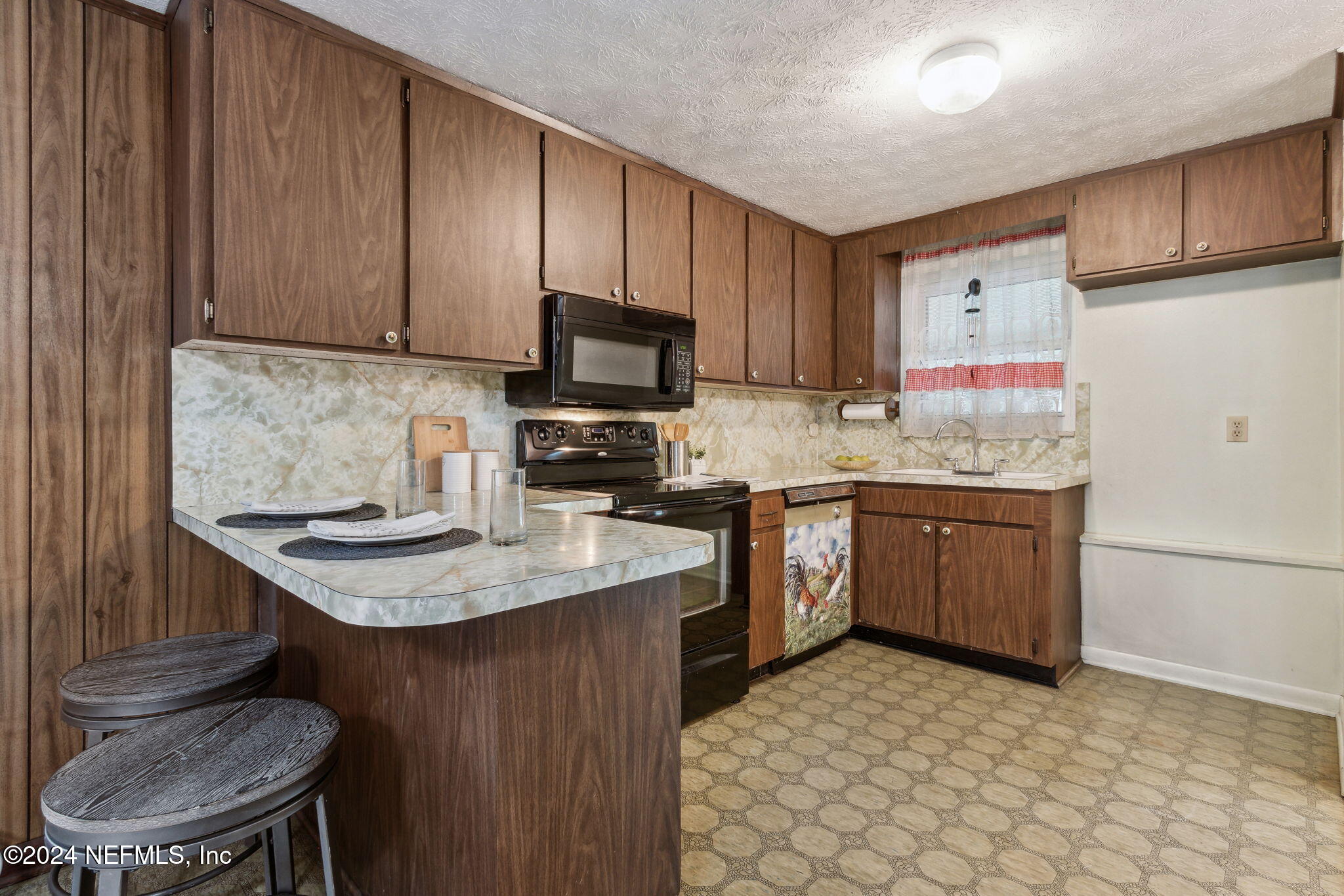 8585 Thims Avenue Jacksonville, FL 32221 - Photo 19 of 42 Kitchen