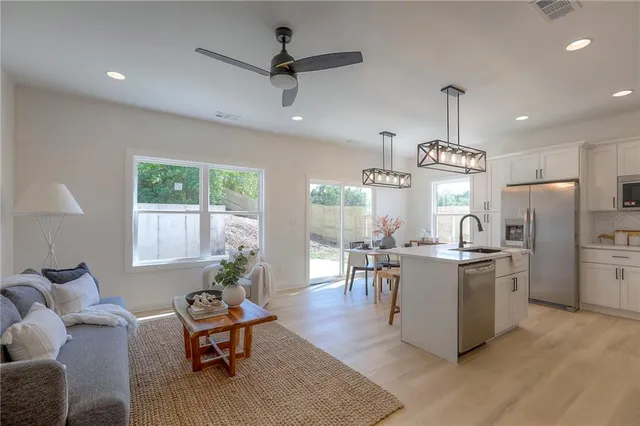 $529,000 | 427 West Linden Avenue, Independence, MO 64050