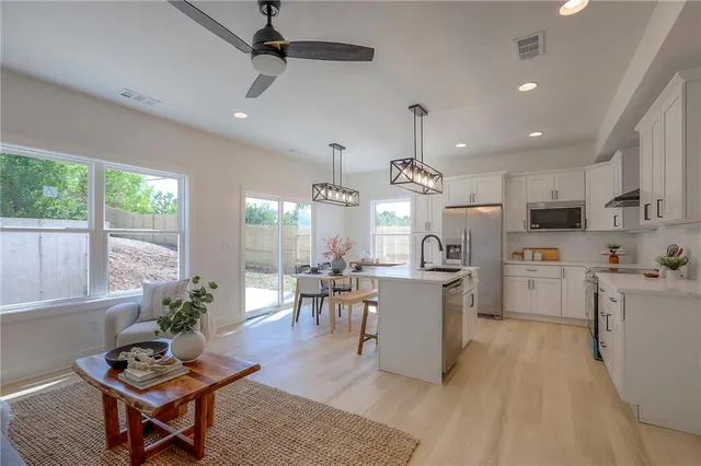 $529,000 | 427 West Linden Avenue, Independence, MO 64050