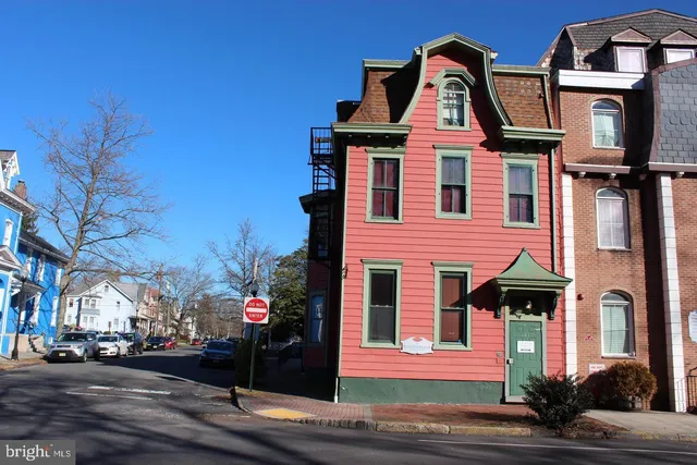 $1,400 | 141 High Street, Unit 1, Mount Holly, NJ 08060