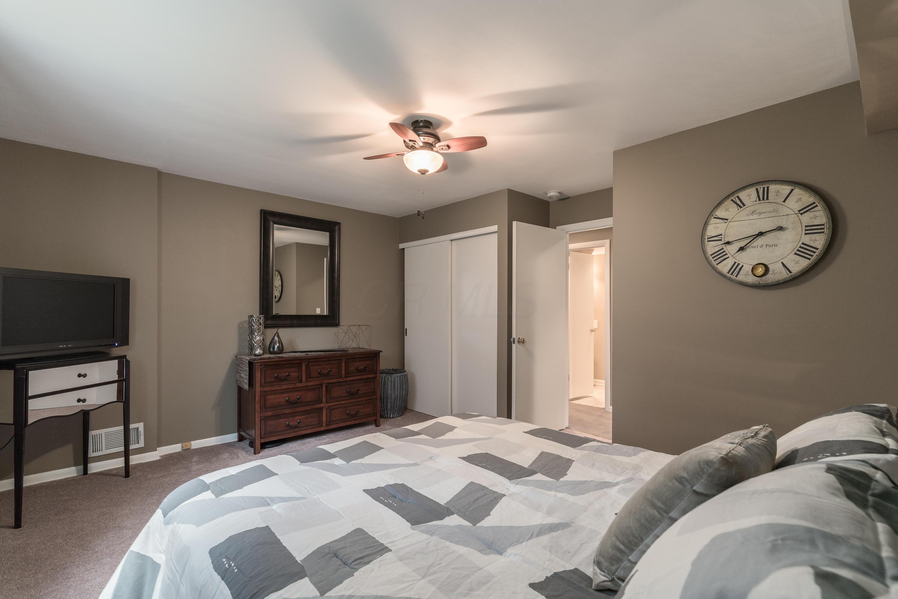 1468 Zollinger Road Columbus, OH 43221 - Photo 31 of 40