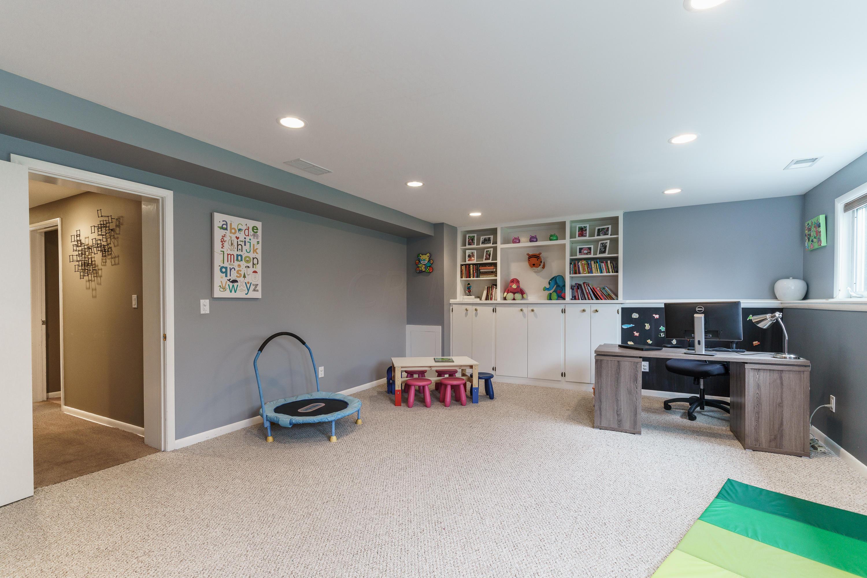 1468 Zollinger Road Columbus, OH 43221 - Photo 34 of 40