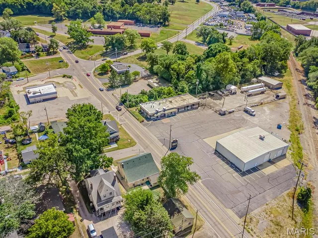 $169,900 | 1031 South Charles Street, Belleville, IL 62220