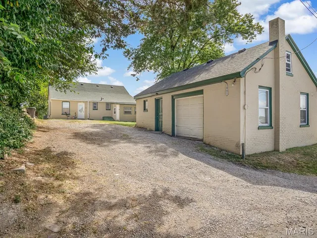 $169,900 | 1031 South Charles Street, Belleville, IL 62220