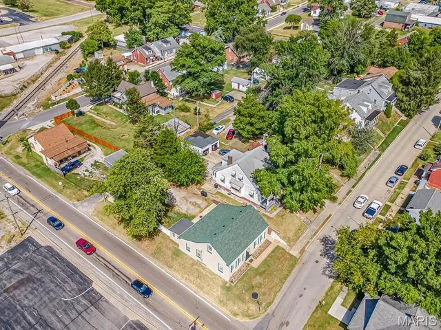 $169,900 | 1031 South Charles Street, Belleville, IL 62220