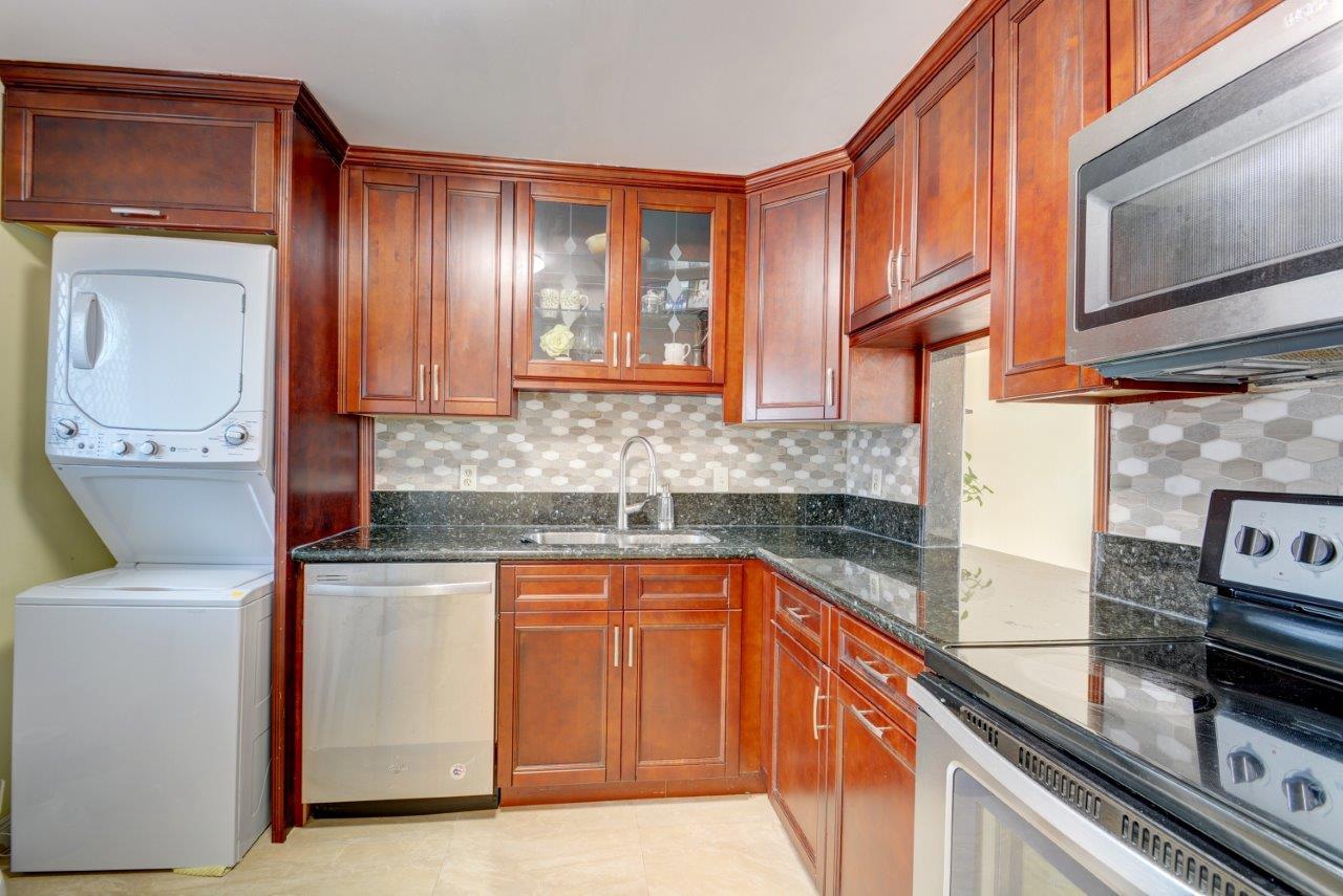 5500 Northwest 2nd Avenue, Unit 122 Boca Raton, FL 33487 - Photo 2 of 13 KITCHEN