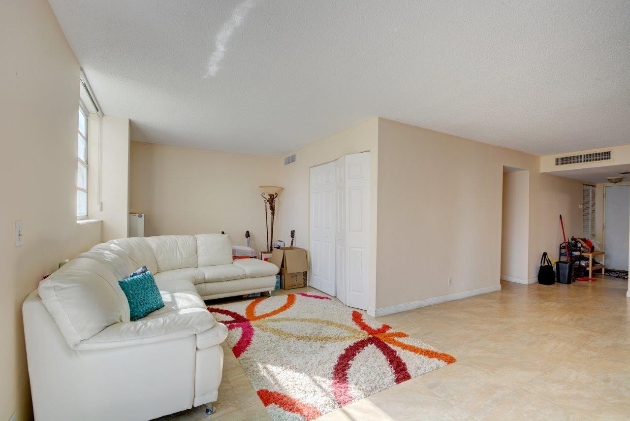 5500 Northwest 2nd Avenue, Unit 122 Boca Raton, FL 33487 - Photo 6 of 13 LIVING ROOM