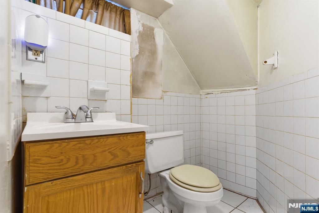 90 Renner Avenue Newark, NJ 07112 - Photo 22 of 25 a bathroom with a sink toilet and mirror