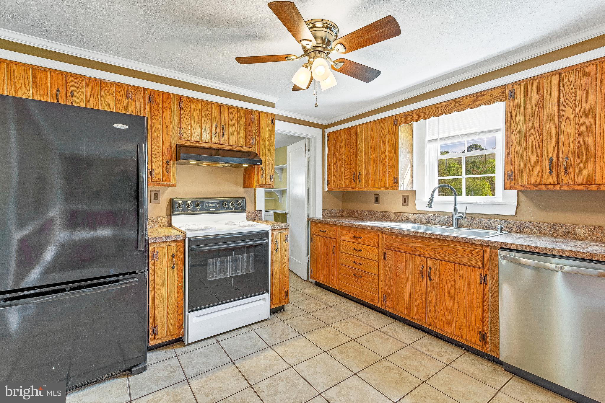 49264 Bennett Drive Ridge, MD 20680 - Photo 15 of 27 Stainless steal dishwasher