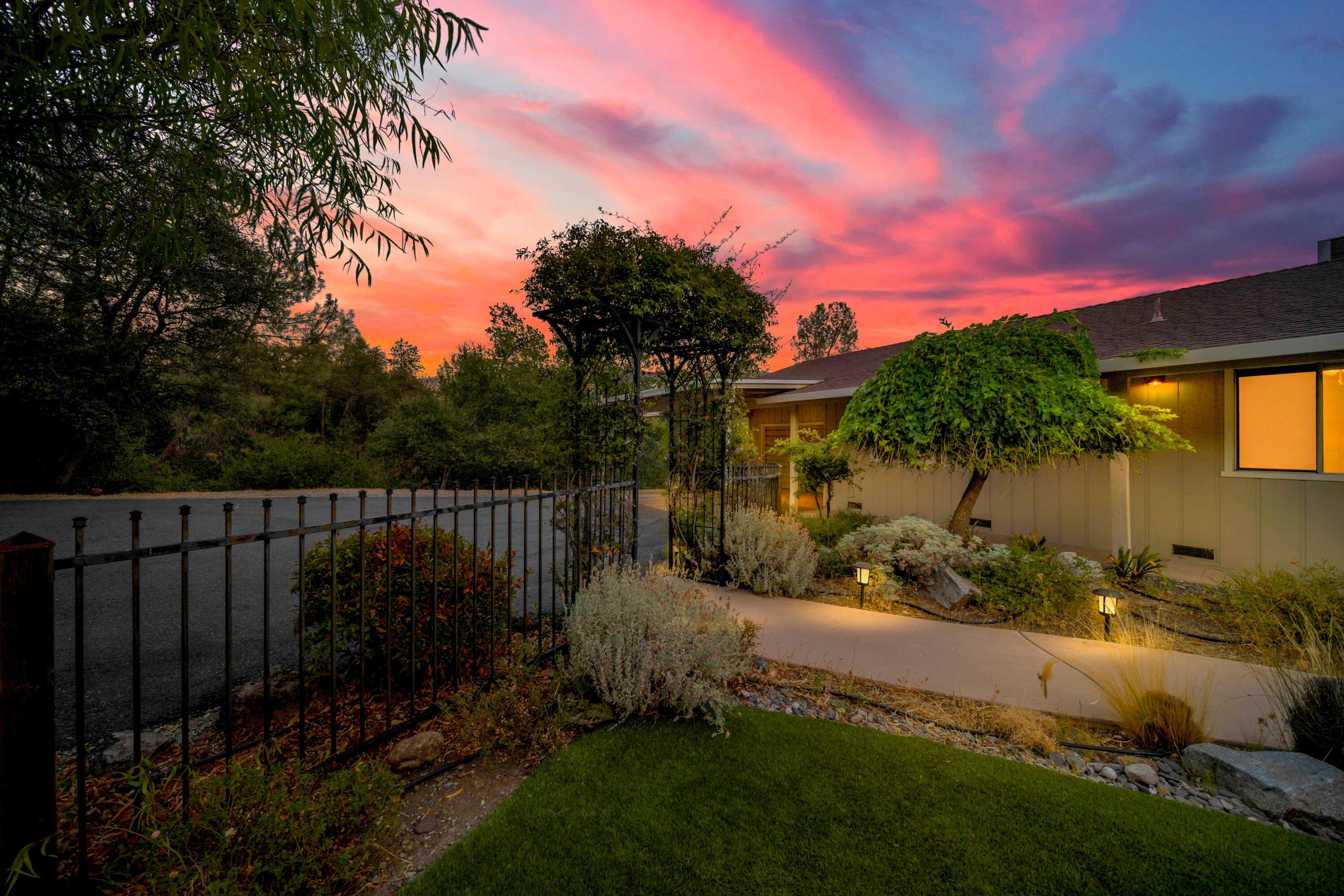 1705 Barbara Road Redding, CA 96003 - Photo 5 of 103 Redding Real Estate Photography-4