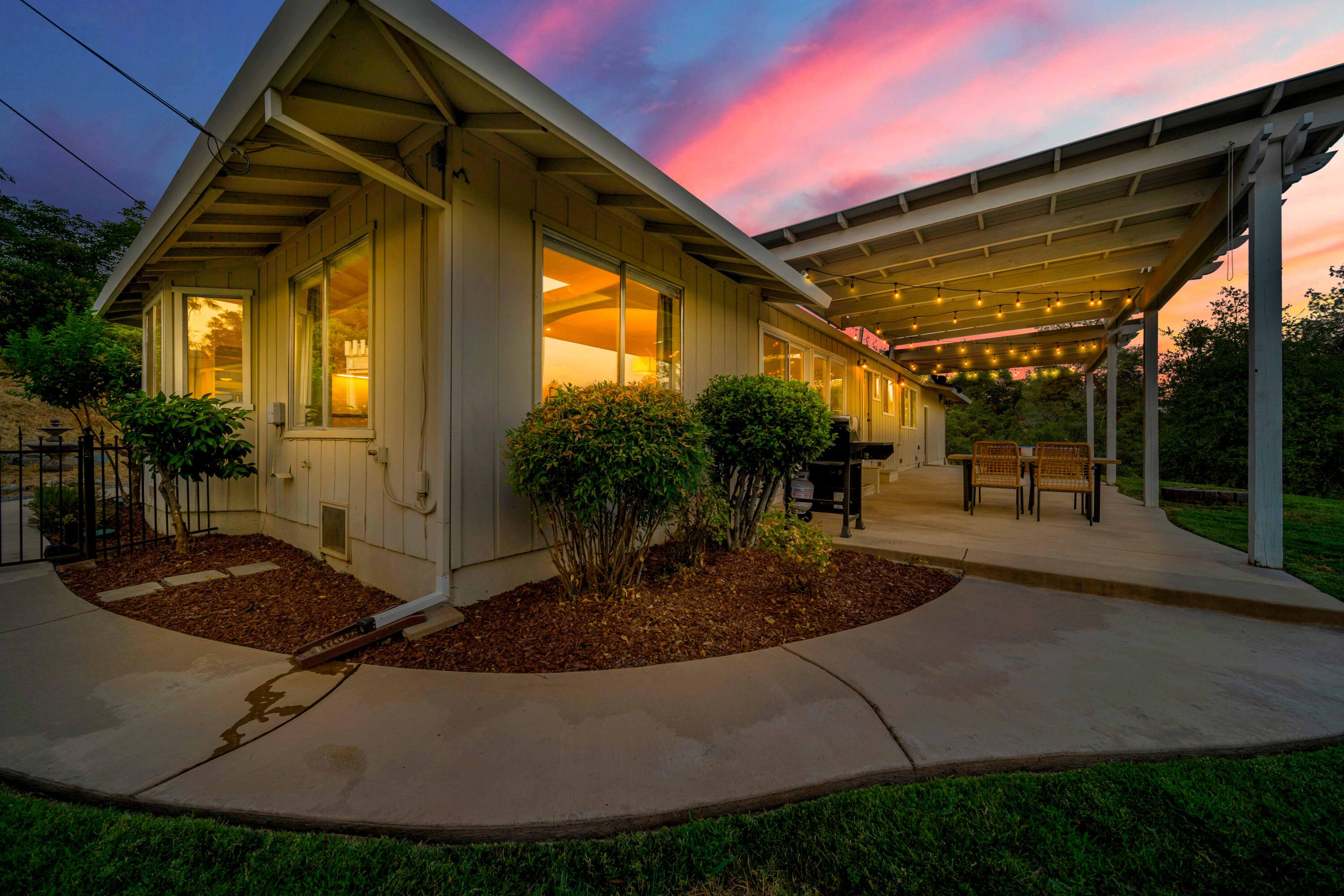 1705 Barbara Road Redding, CA 96003 - Photo 10 of 103 Redding Real Estate Photography-8