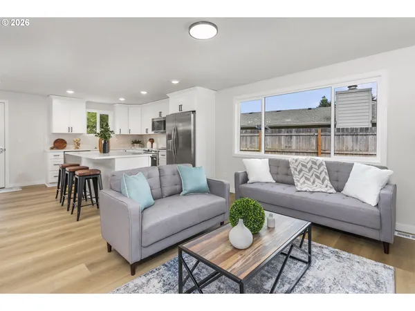 $545,000 | 174 Southwest 10th Avenue, Canby, OR 97013