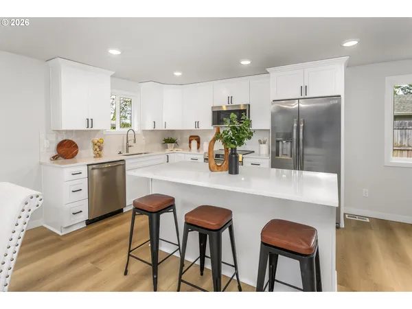 $545,000 | 174 Southwest 10th Avenue, Canby, OR 97013