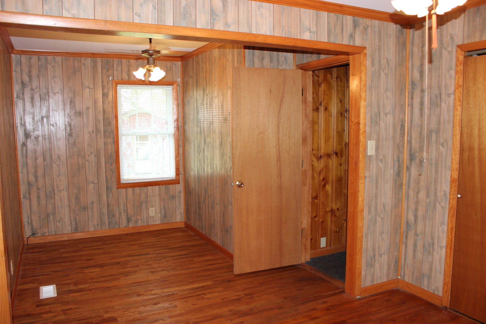 512 Limestone Road Elora, TN 37328 - Photo 19 of 44 a view of a room with wooden floor and windows