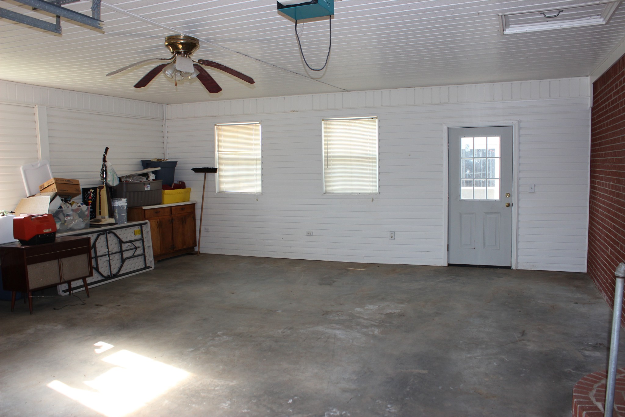512 Limestone Road Elora, TN 37328 - Photo 26 of 44 a view of a livingroom with furniture