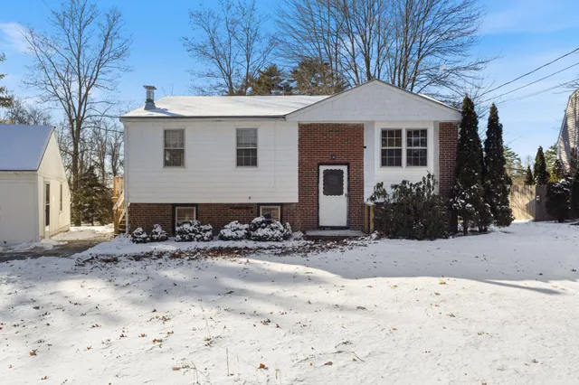 $369,000 | 1 Lake Shore Drive, Seabrook, NH 03874