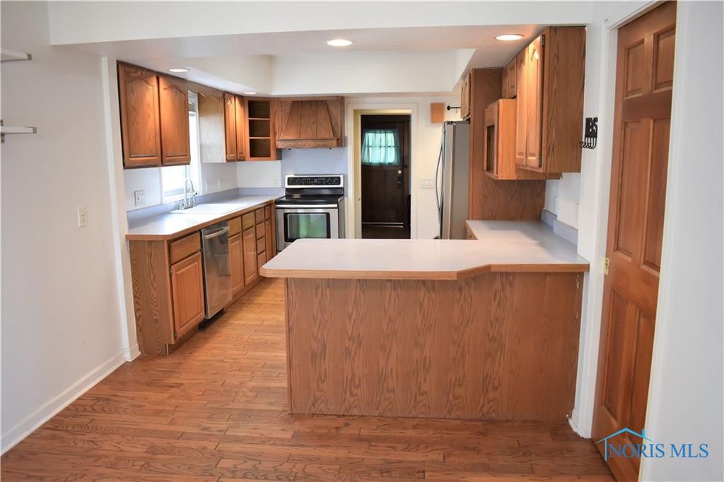 1725 Gilbert Road Toledo, OH 43614 - Photo 10 of 49 SPACIOUS kitchen!