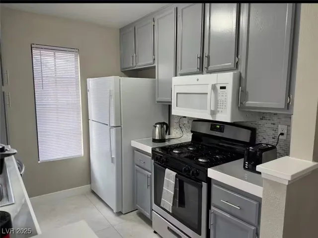 $1,750 | 4713 Nara Vista Way, Unit 201, Las Vegas, NV 89103