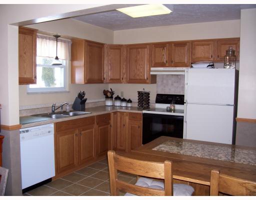 1086 Chapel Road Monaca, PA 15061 - Photo 4 of 18 Kitchen.