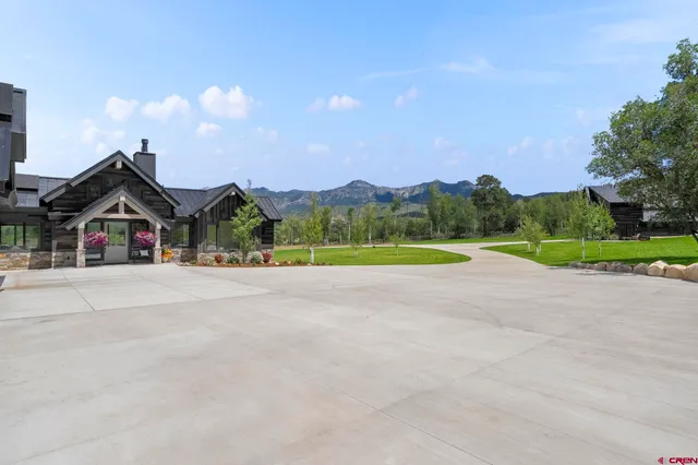 a view of an outdoor space