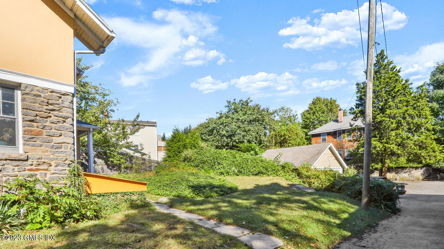 75 Havemeyer Place Greenwich, CT 06830 - Photo 2 of 3 a backyard of a building with lots of green space