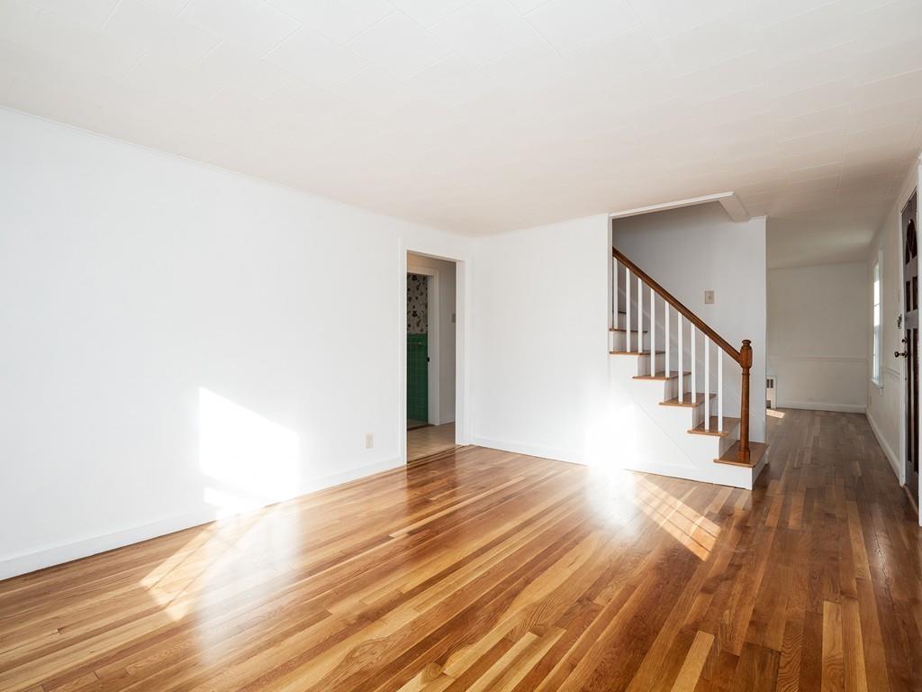 21 Stoneleigh Road Holden, MA 01520 - Photo 4 of 37 Gallery Image 4