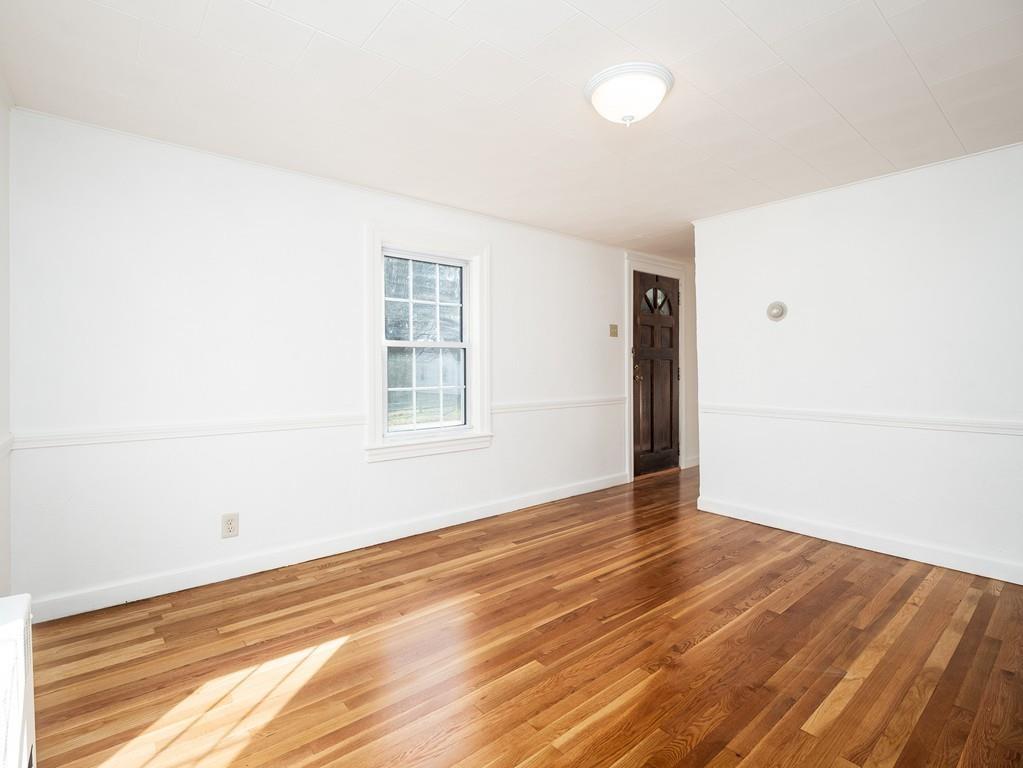 21 Stoneleigh Road Holden, MA 01520 - Photo 8 of 37 Gallery Image 8