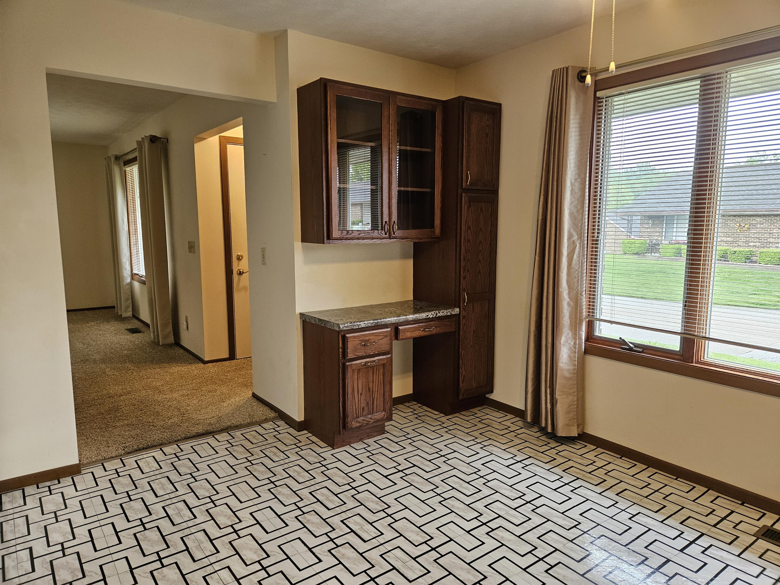 1146 Lindsey Road Springfield, OH 45503 - Photo 5 of 18 Gallery Image 5