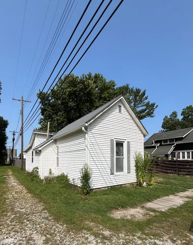 $1,125 | 102 Meridian Street, Darlington, IN 47940