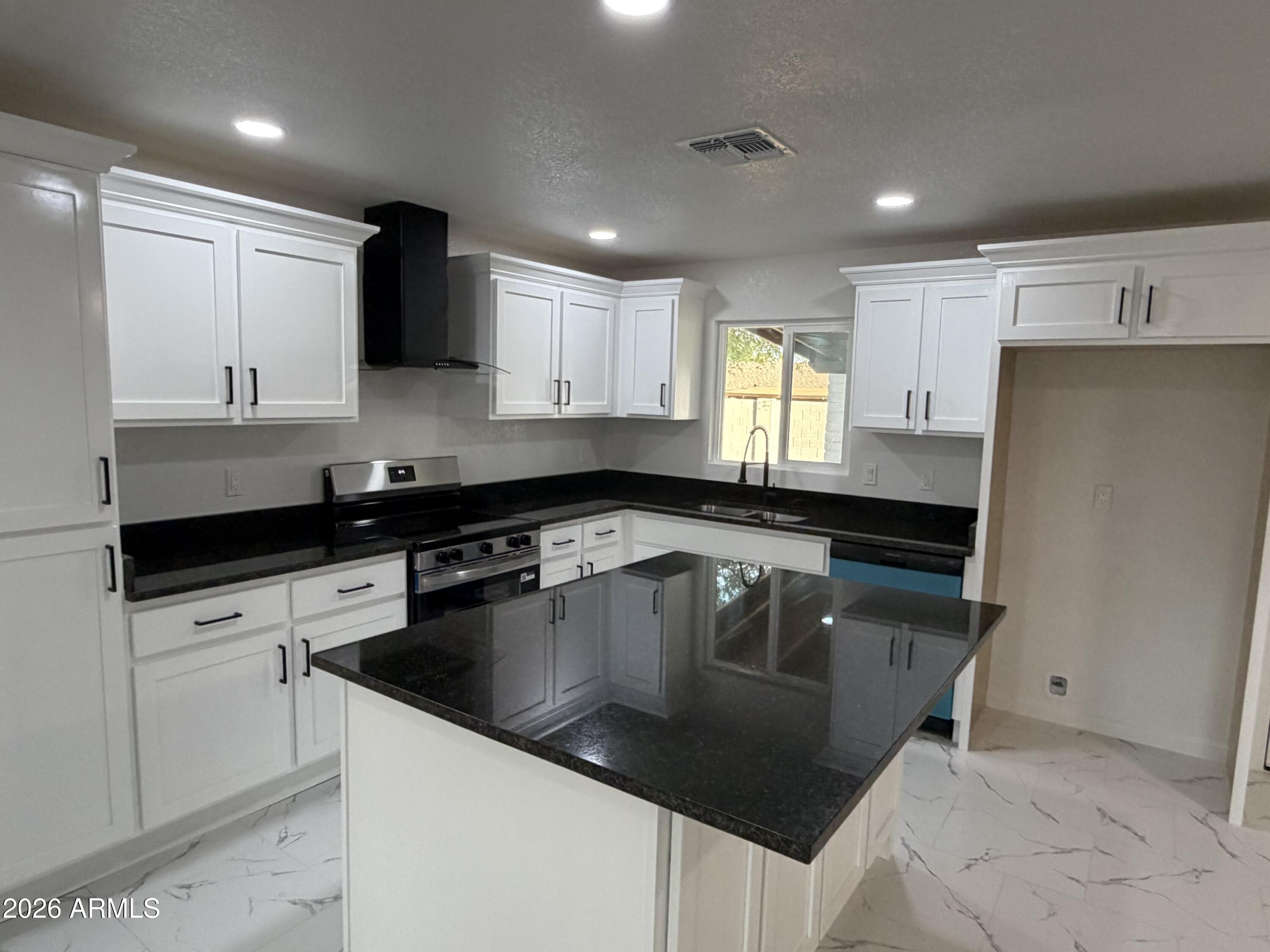 6829 West Monte Vista Road Phoenix, AZ 85035 - Photo 4 of 14