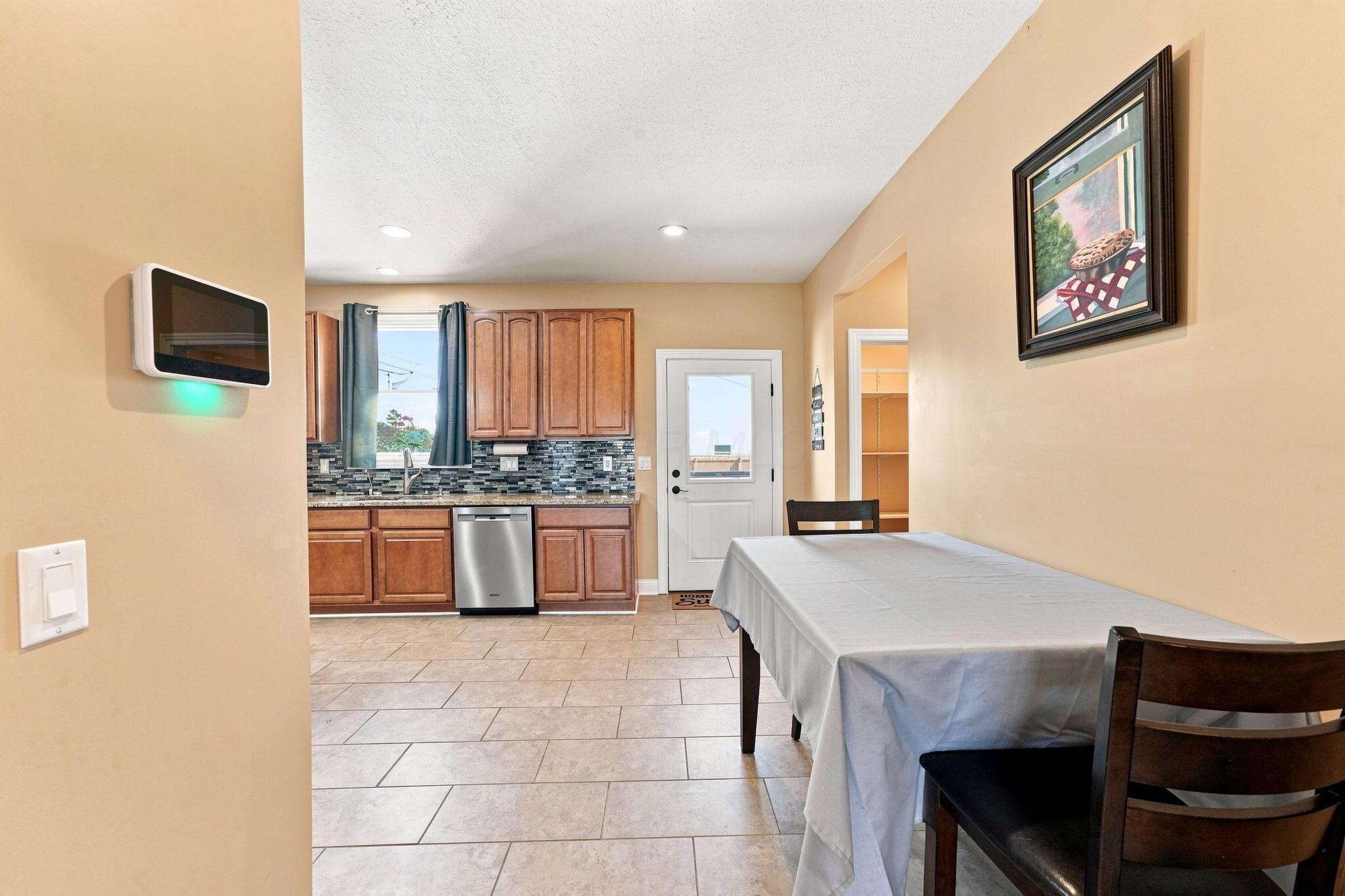 6548 Basil Western Road Northwest Carroll, OH 43112 - Photo 14 of 107 Eat in kitchen