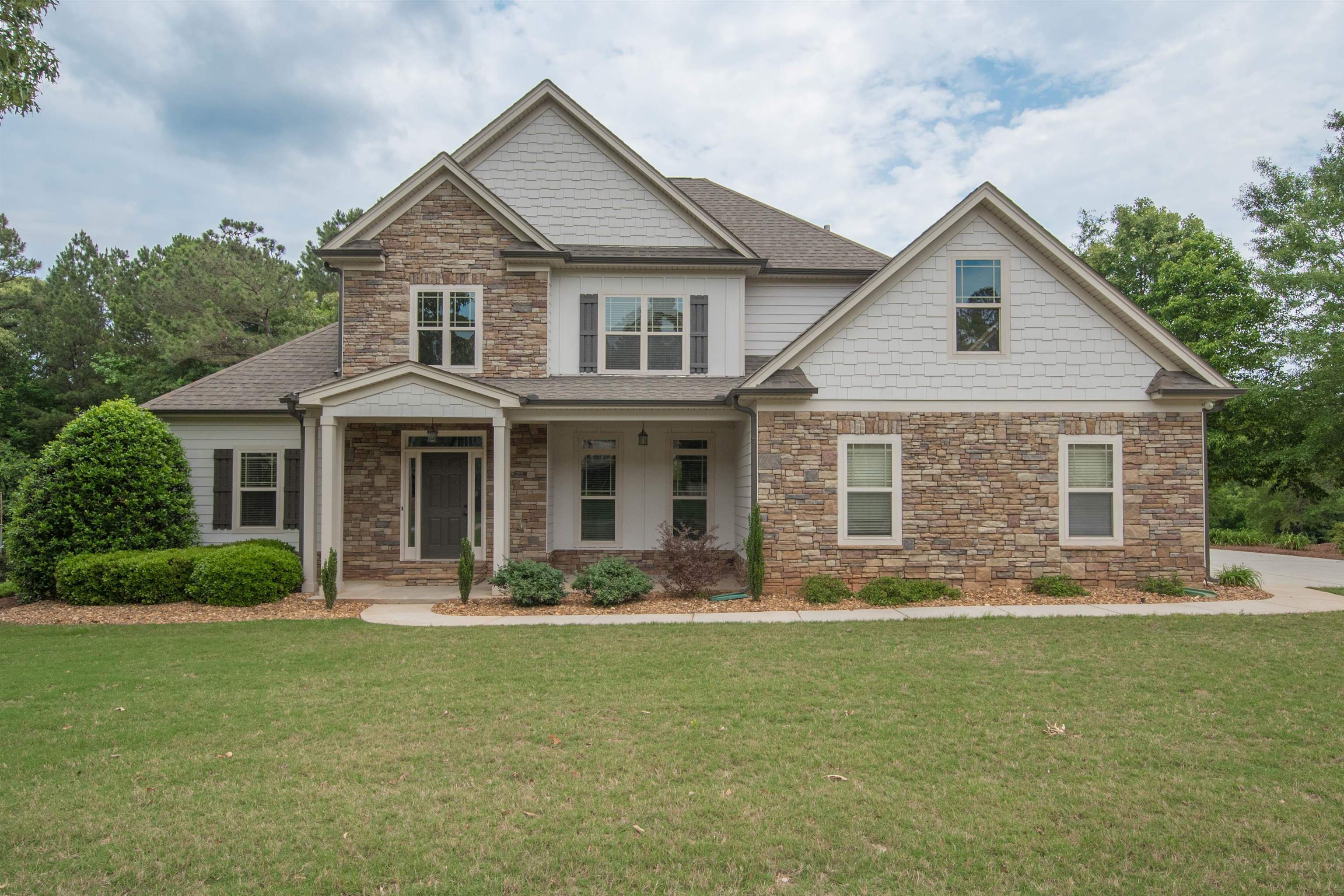 8 West Shore Drive Newnan, GA 30263 - Photo 1 of 1 a front view of house with yard and green space