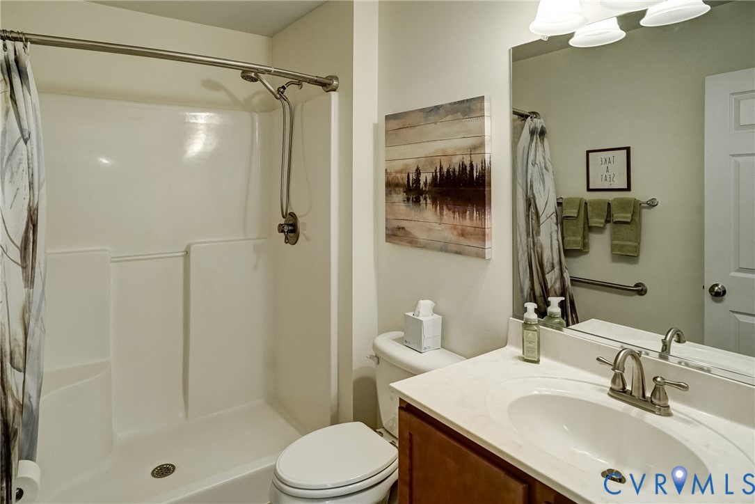 7625 Harris Field Road Mechanicsville, VA 23111 - Photo 30 of 44 Full Bath #2 typical Tub/Shower Bath.