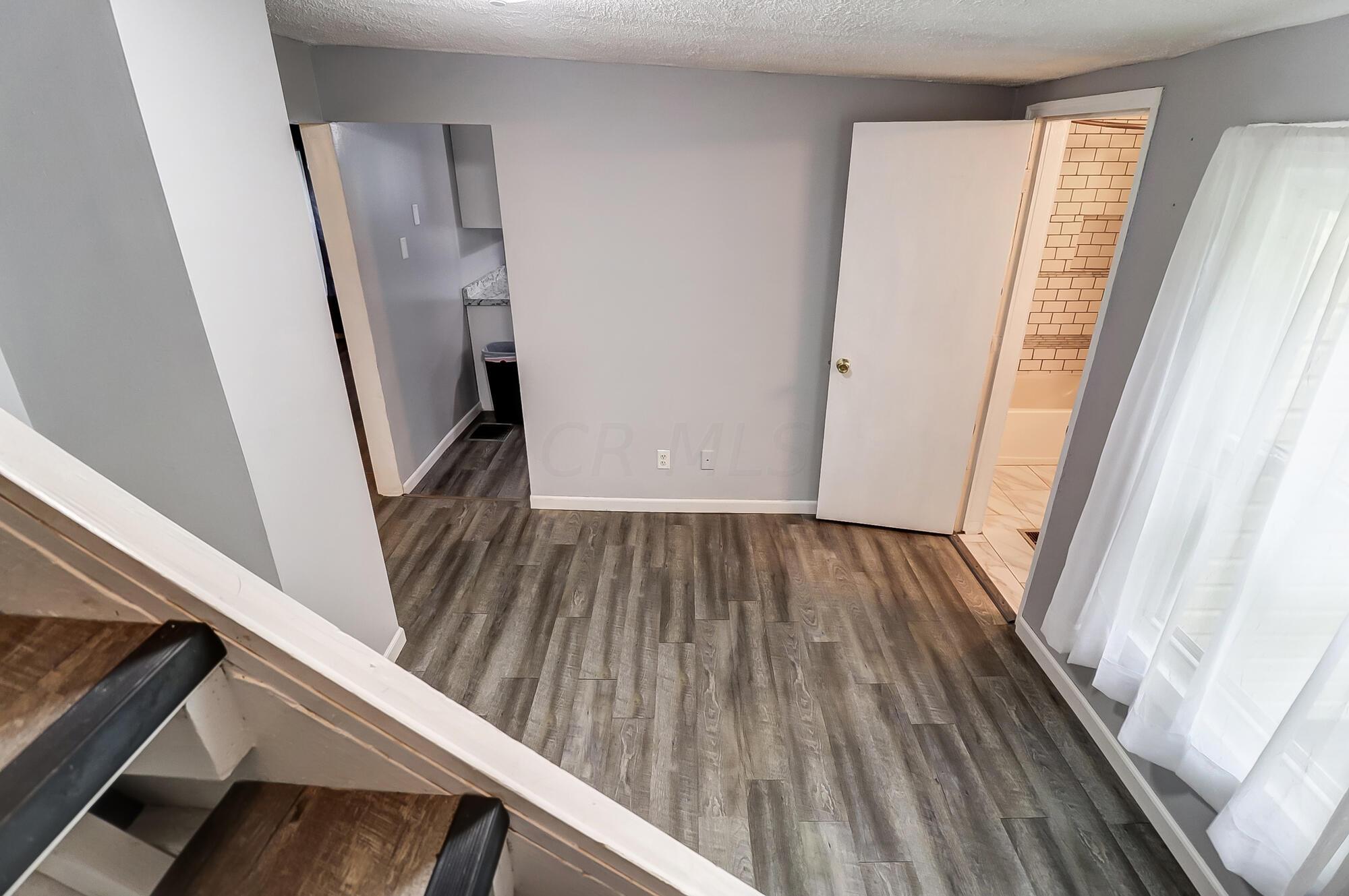 1045 Hart Road Columbus, OH 43223 - Photo 25 of 32 025
