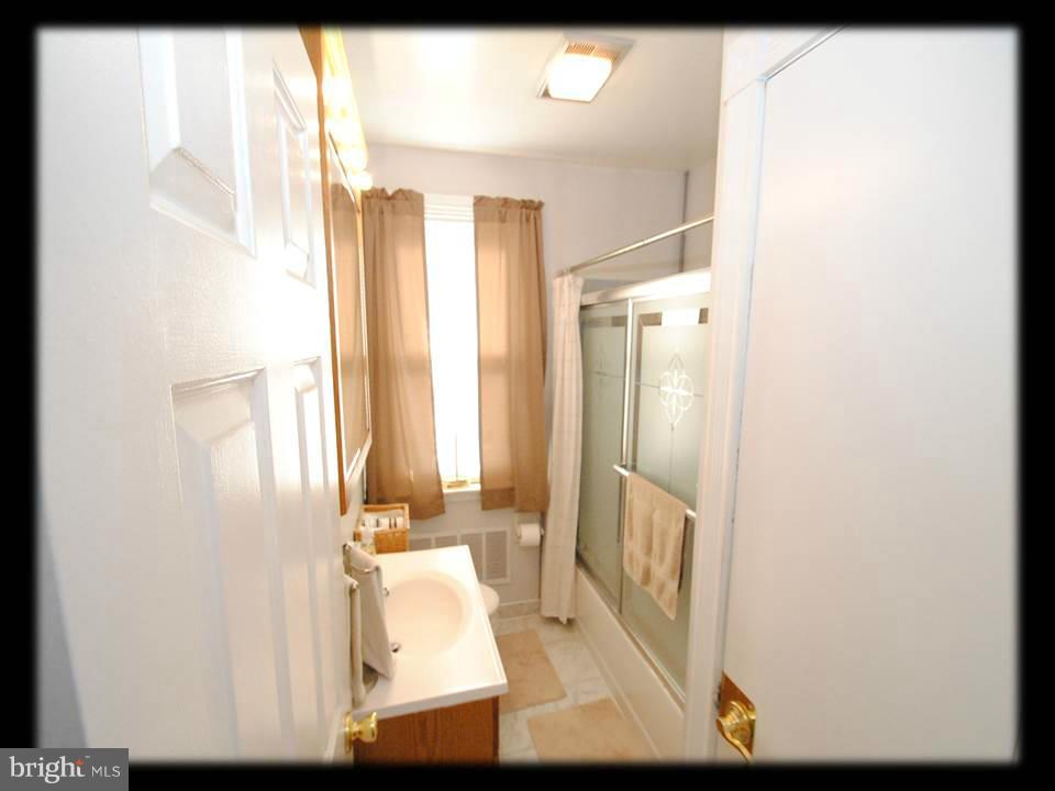 8612 Willow Oak Road Baltimore, MD 21234 - Photo 25 of 30 UPPER LEVEL HALL BATH