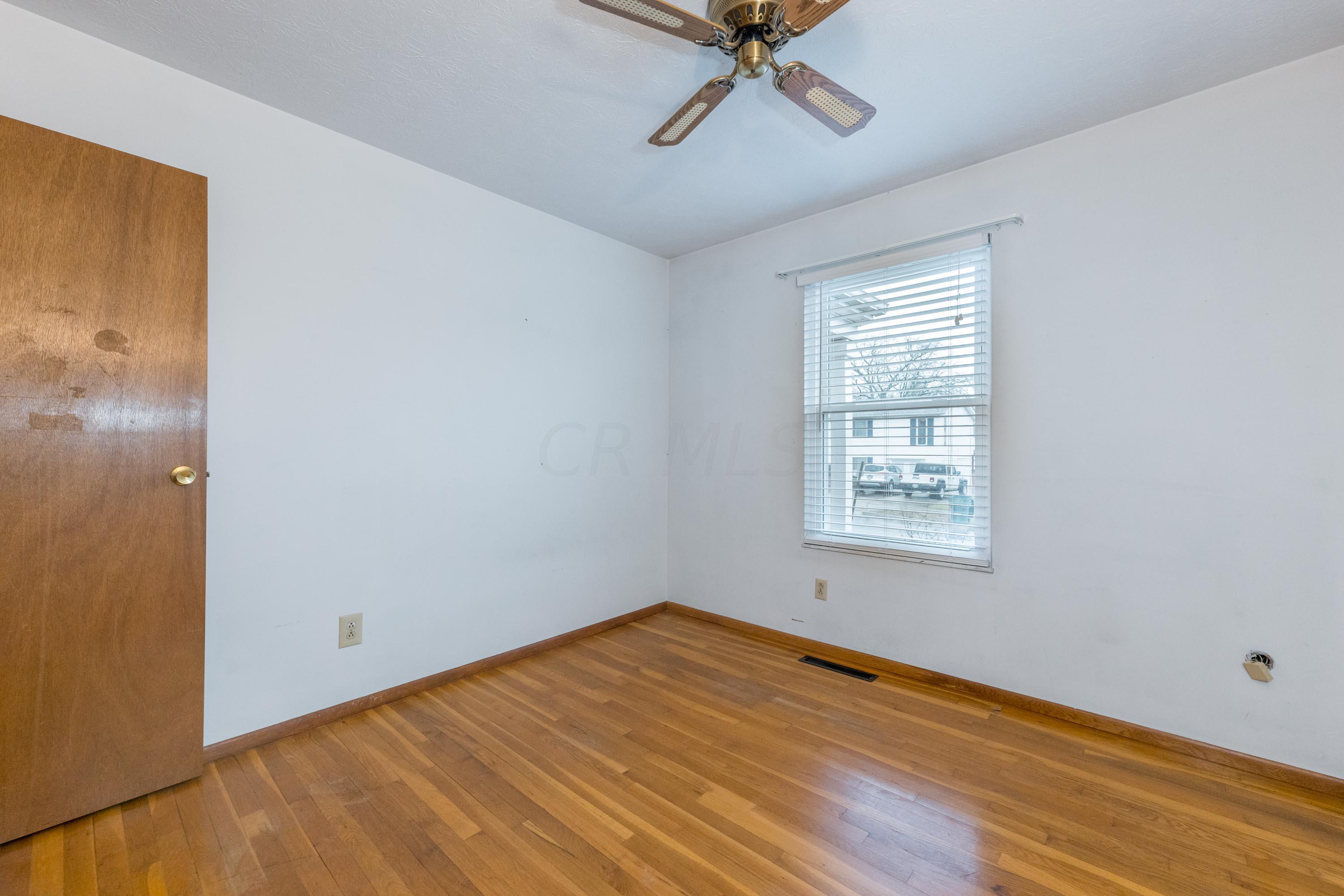 1557 Fall Brook Road Columbus, OH 43223 - Photo 24 of 42 028P1762459