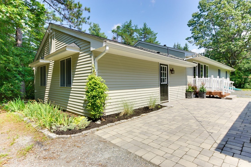 8 Chapman Road Boxford, MA 01921 - Photo 3 of 24