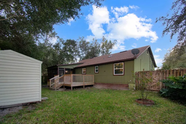 a view of backyard with garden
