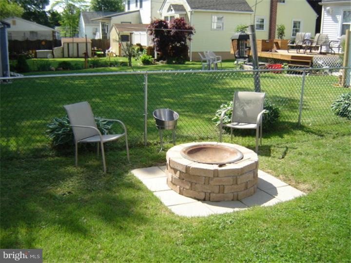 125 Roberts Road Aston, PA 19014 - Photo 15 of 20 Side Yard