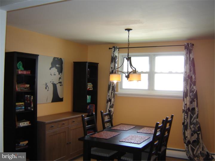 125 Roberts Road Aston, PA 19014 - Photo 4 of 20 Dining Room