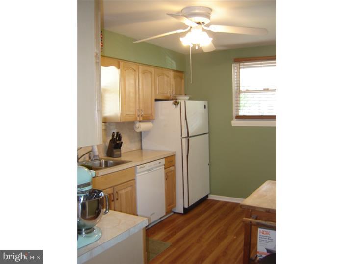 125 Roberts Road Aston, PA 19014 - Photo 6 of 20 Kitchen