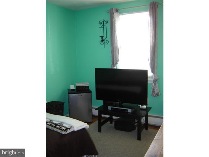 125 Roberts Road Aston, PA 19014 - Photo 9 of 20 Bedroom 3