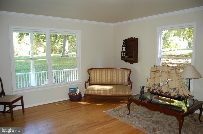 231 Grays Road Lothian, MD 20711 - Photo 3 of 30 Living Room