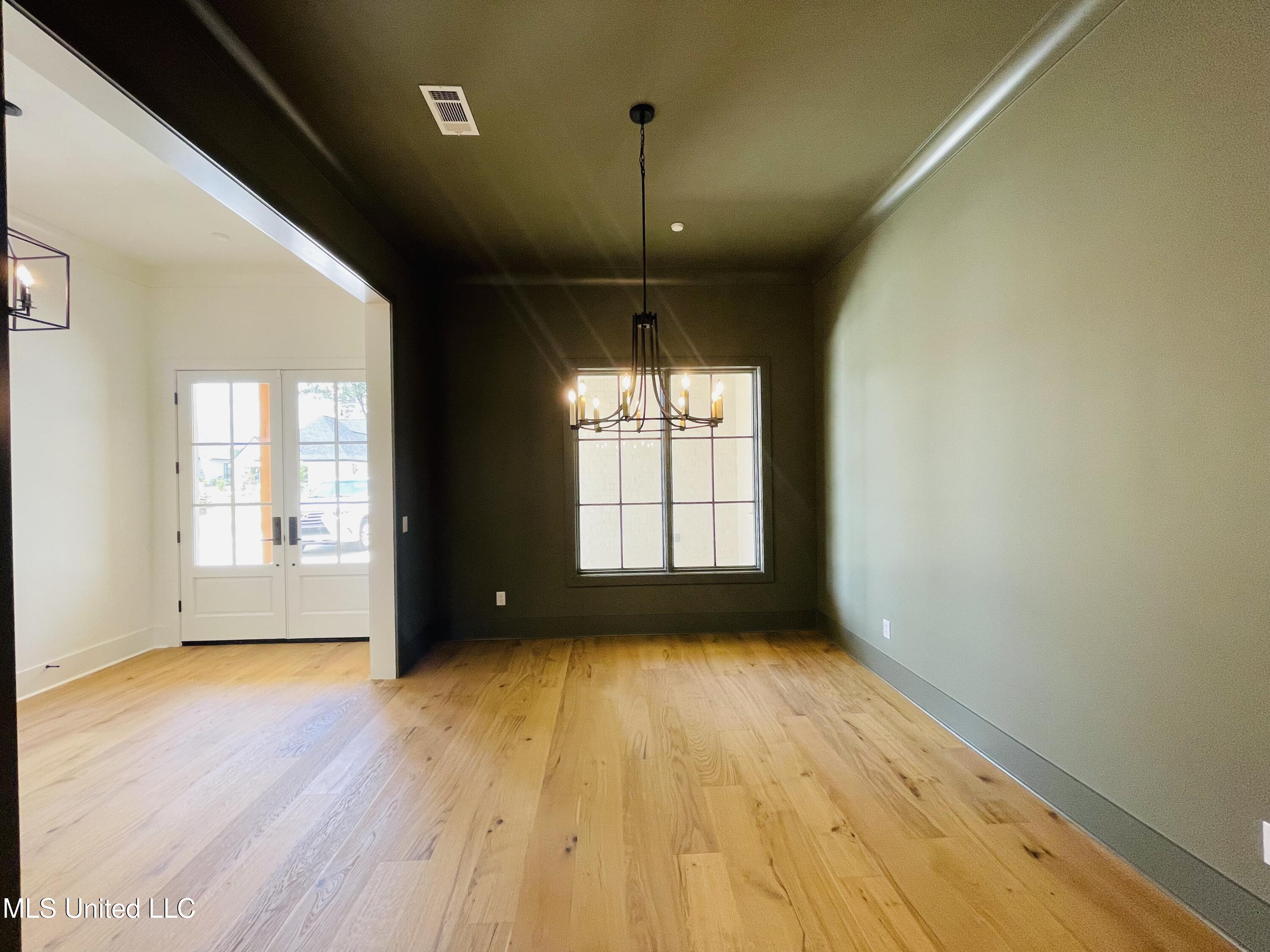 419 Whittington Circle Madison, MS 39110 - Photo 10 of 48 IMG_2565